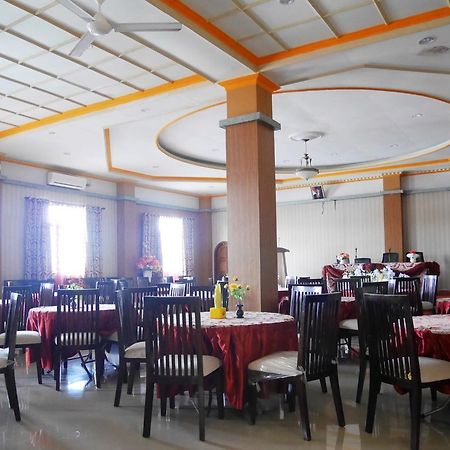 Syafira Hotel Langgur Esterno foto
