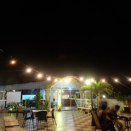 Syafira Hotel Langgur Esterno foto