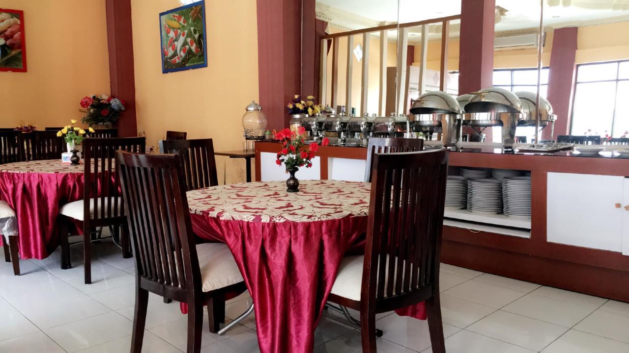 Syafira Hotel Langgur Esterno foto