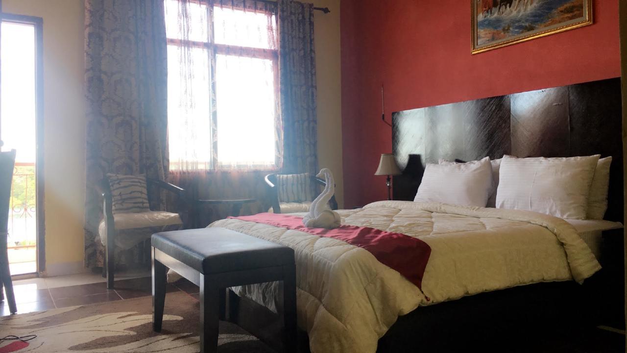 Syafira Hotel Langgur Esterno foto