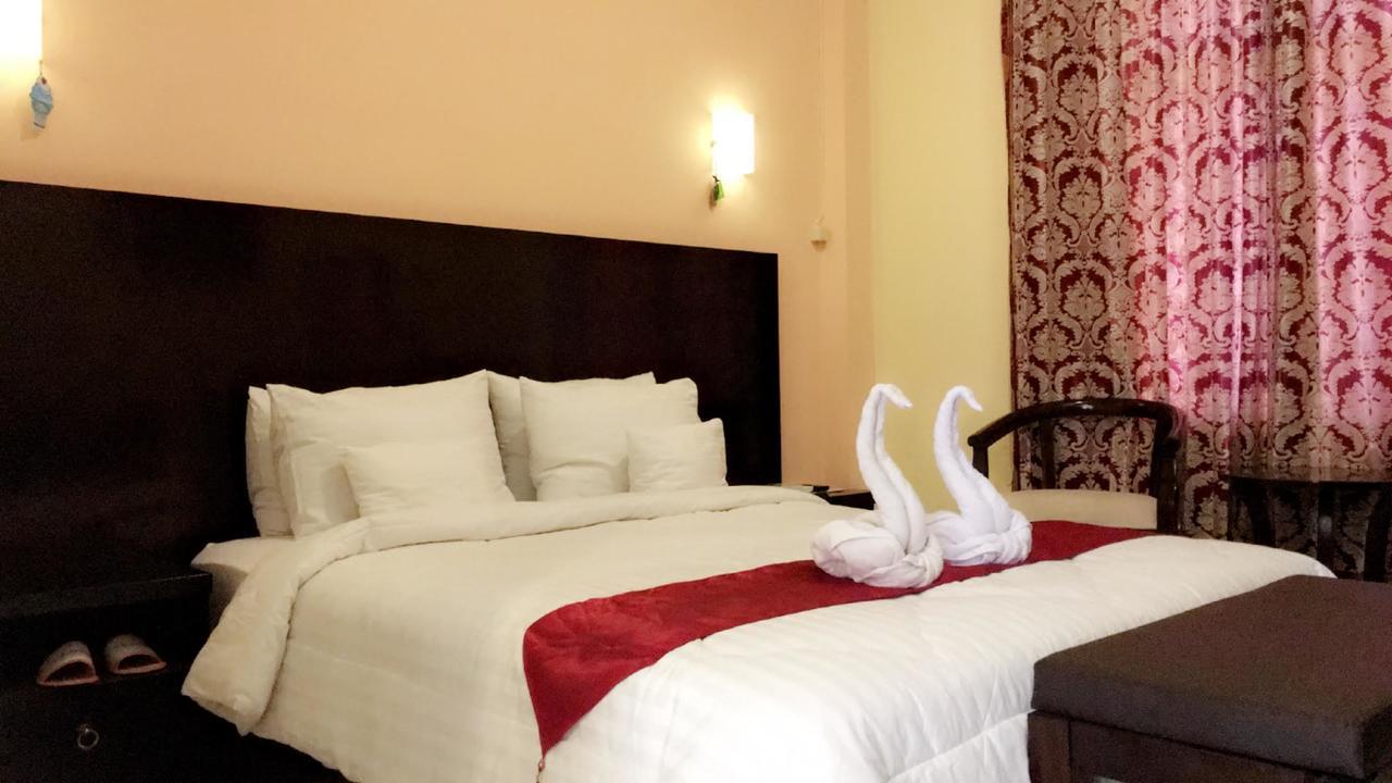 Syafira Hotel Langgur Esterno foto