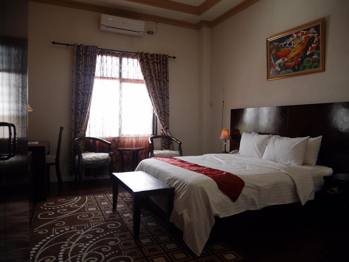 Syafira Hotel Langgur Esterno foto