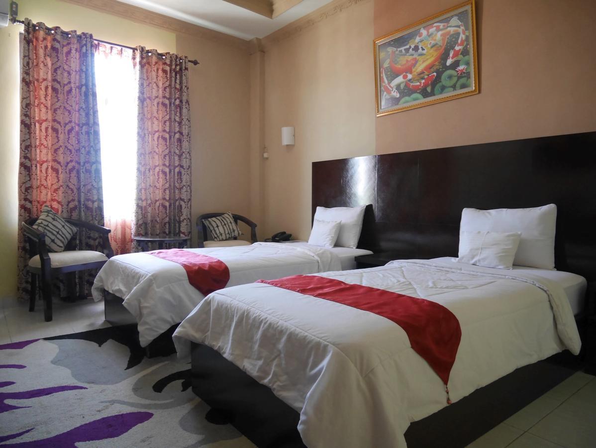 Syafira Hotel Langgur Esterno foto