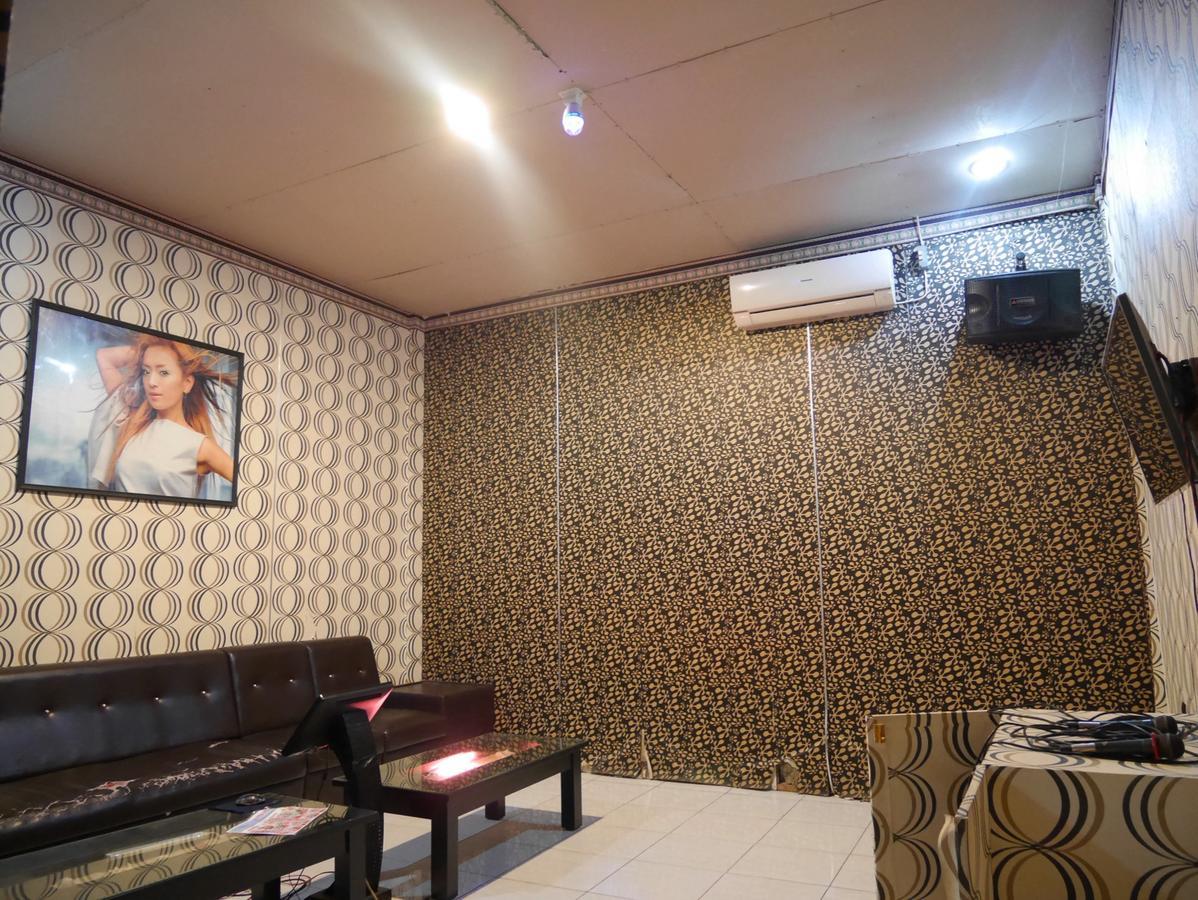 Syafira Hotel Langgur Esterno foto