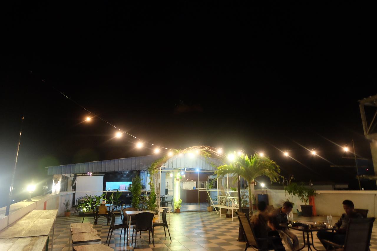 Syafira Hotel Langgur Esterno foto
