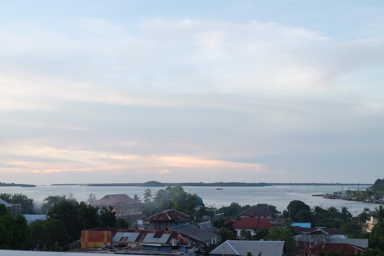 Syafira Hotel Langgur Esterno foto