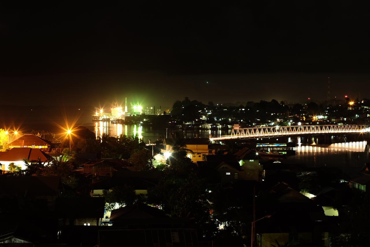 Syafira Hotel Langgur Esterno foto