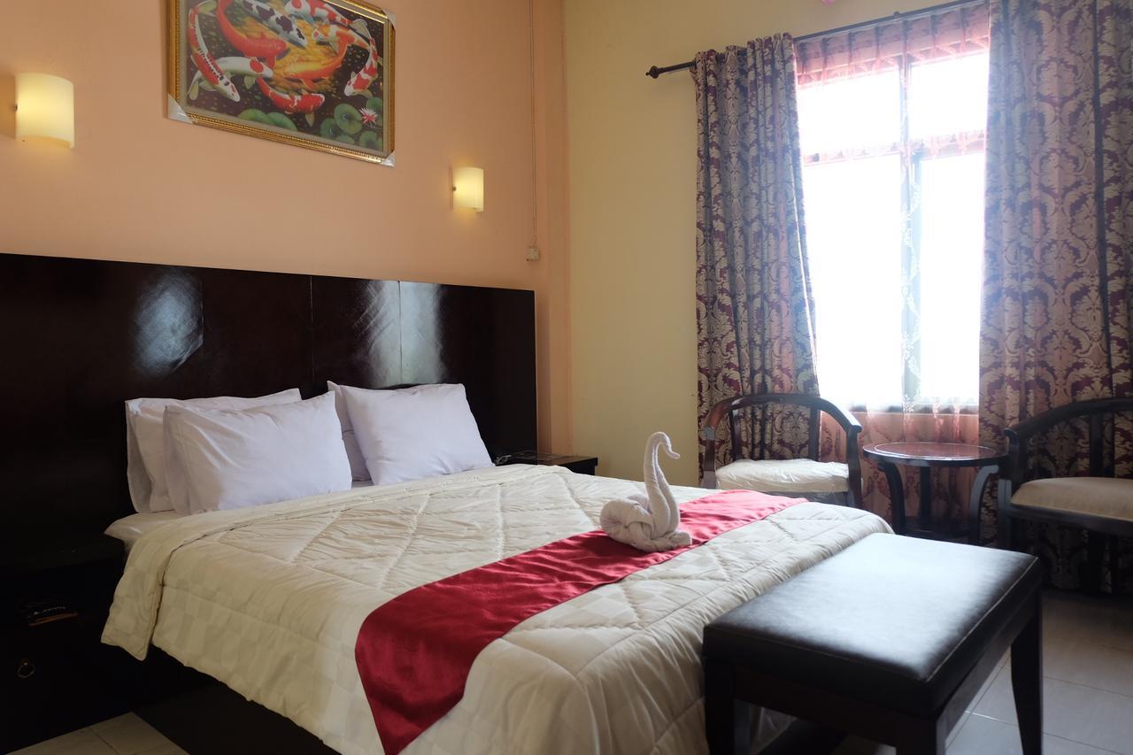 Syafira Hotel Langgur Esterno foto
