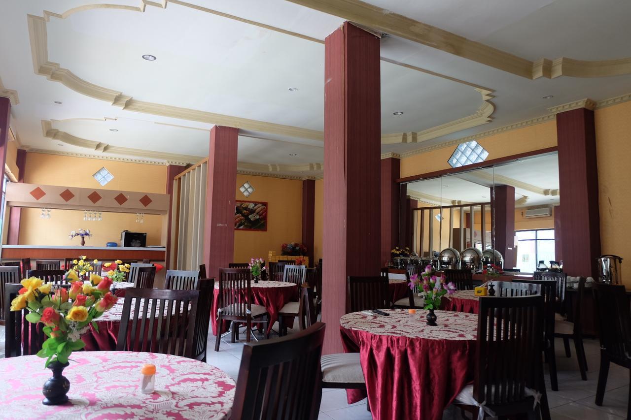 Syafira Hotel Langgur Esterno foto